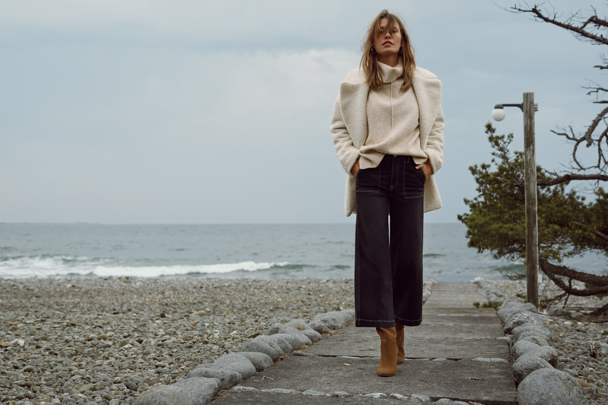<p><span style="font-size: 12px;">photographer</span> <span style="font-weight: bold;">Angelina Bergenwall</span></p><p><span style="font-weight: bold;">H&M</span></p><div><span style="font-weight: bold;"><br></span></div>